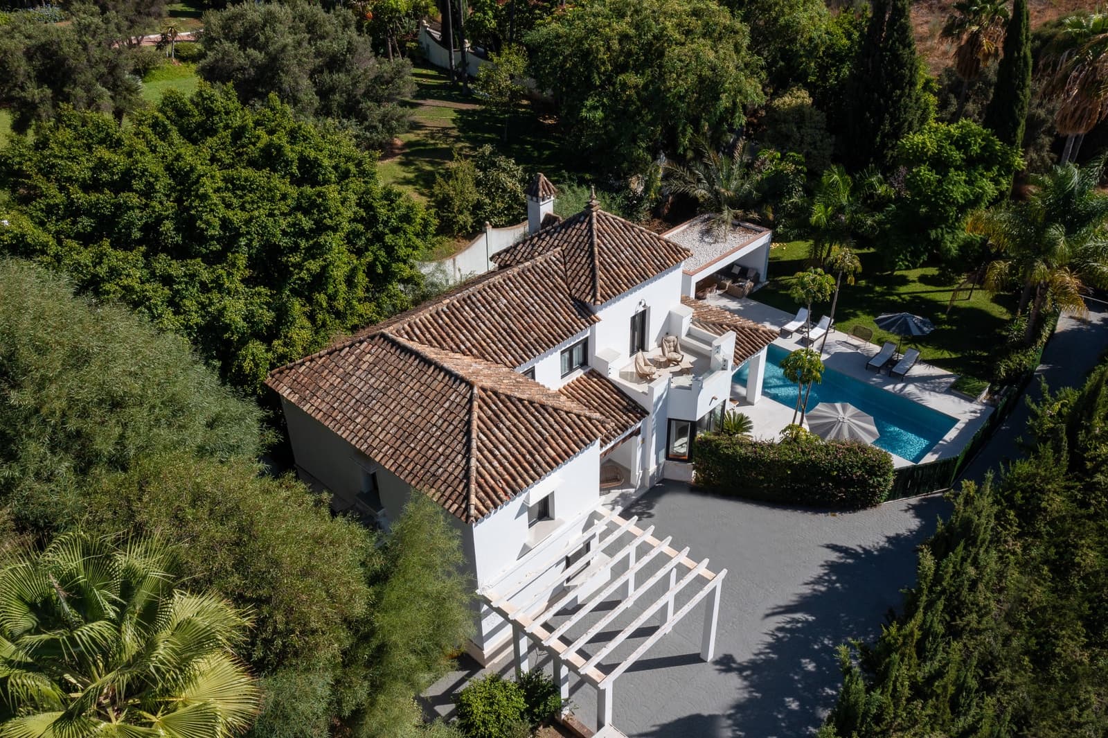 5 bedroom Villa for sale in Benahavis with pool garage - € 1,998,000 (Ref: 9481945)