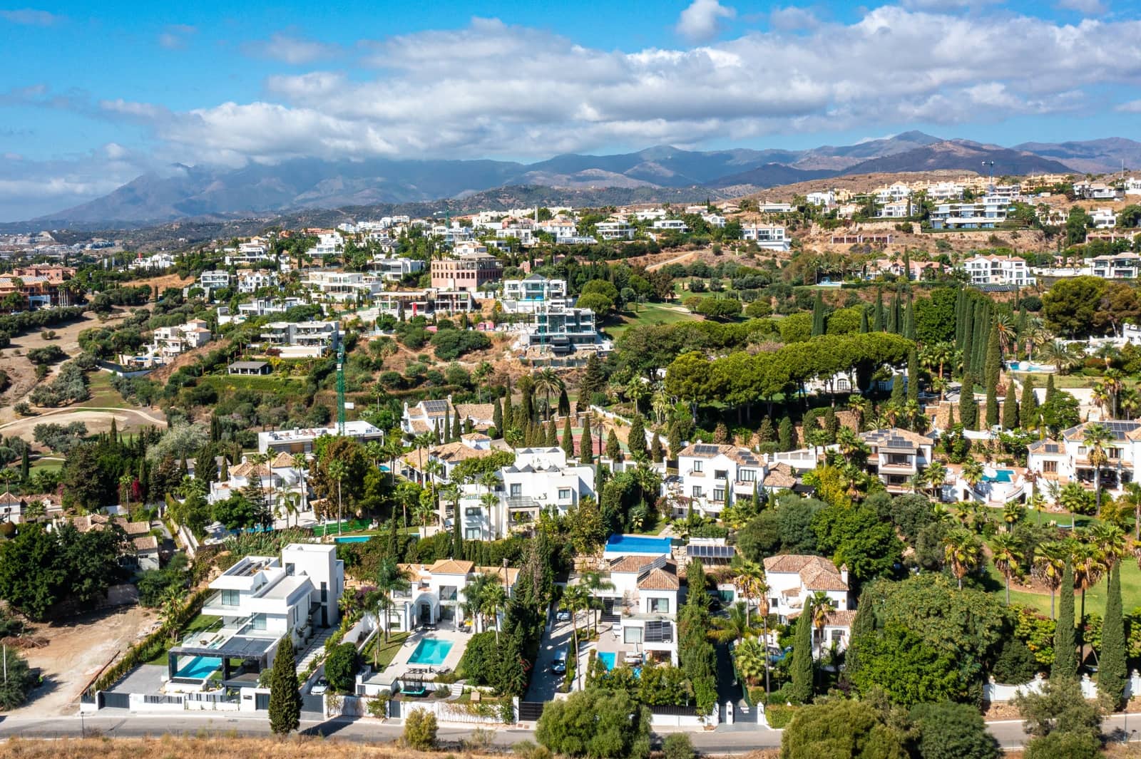 5 bedroom Villa for sale in Benahavis with pool garage - € 1,998,000 (Ref: 9481945)