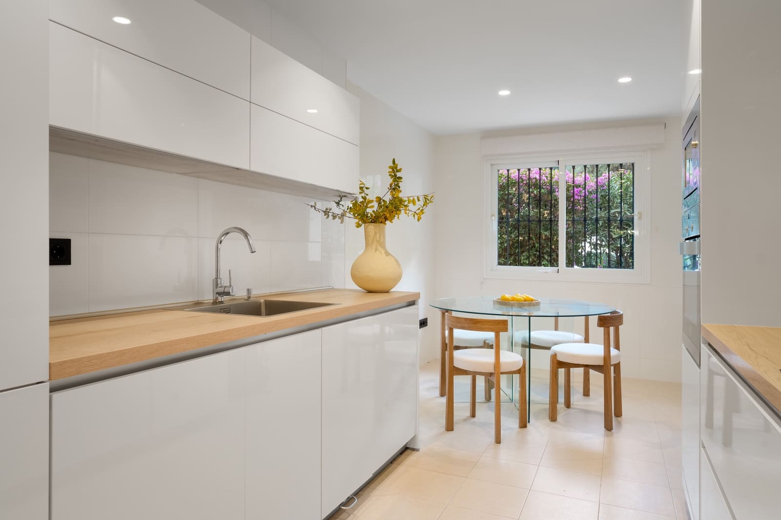 3 bedroom Apartment for sale in Marbella with pool garage - € 1,195,000 (Ref: 9481946)