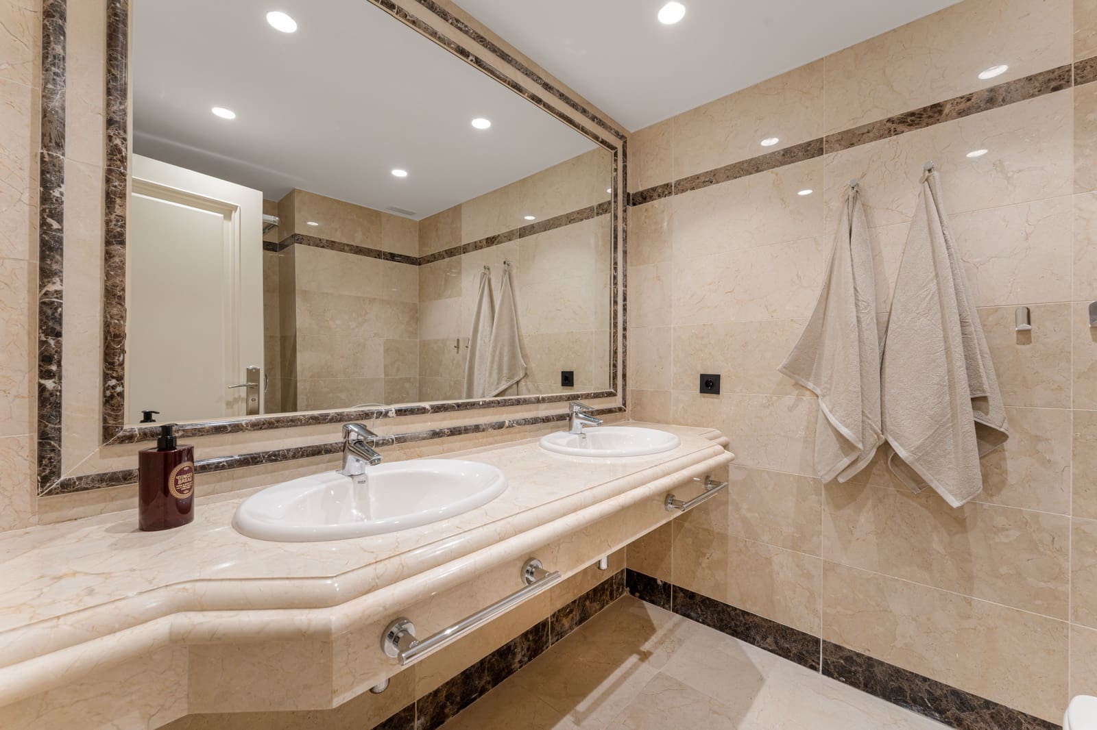 3 bedroom Apartment for sale in Marbella with pool garage - € 1,195,000 (Ref: 9481946)