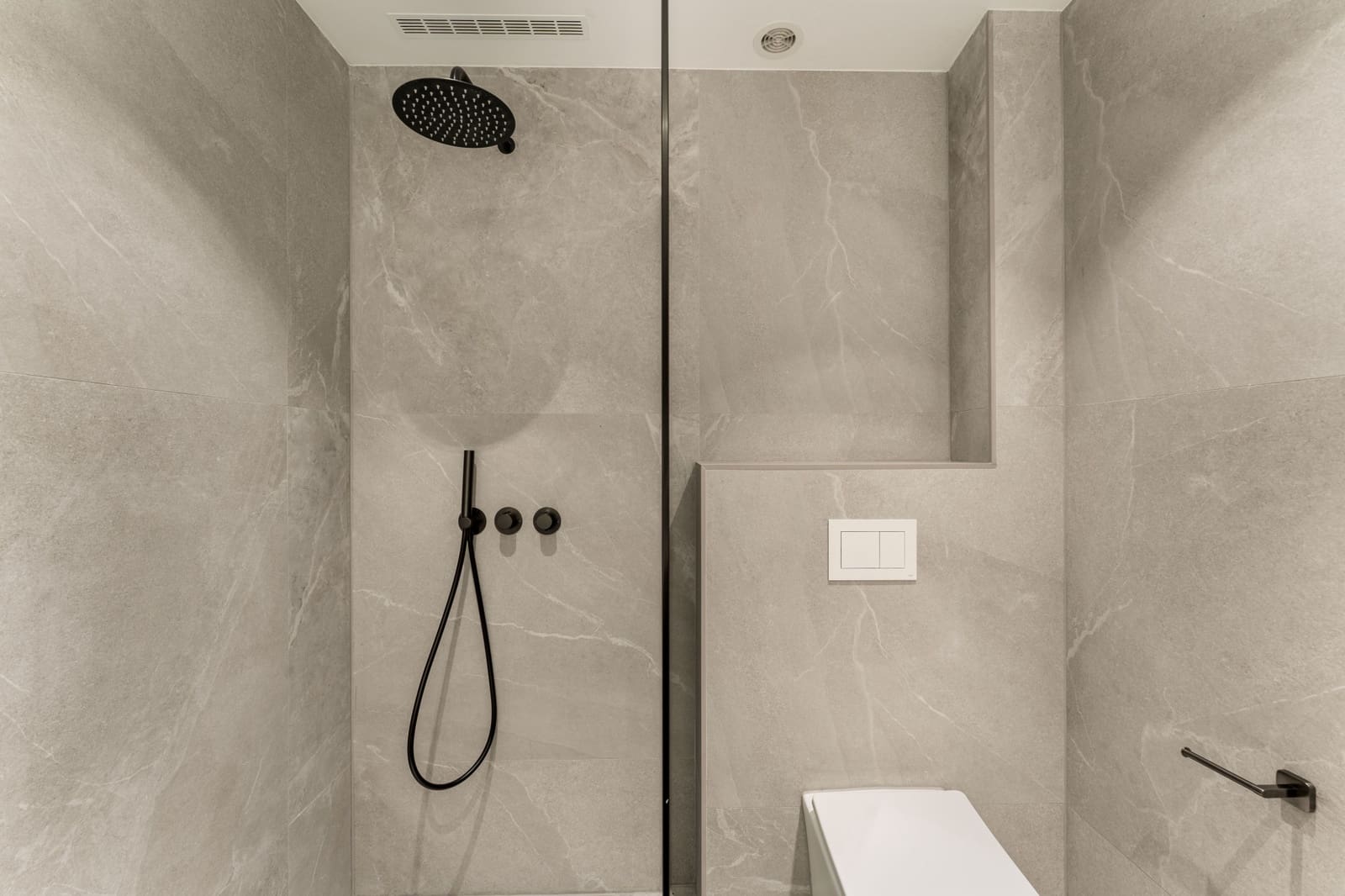 3 bedroom Apartment for sale in Benahavis with pool garage - € 1,350,000 (Ref: 9481948)