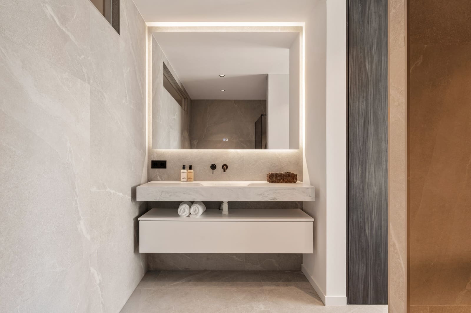 3 bedroom Apartment for sale in Benahavis with pool garage - € 1,350,000 (Ref: 9481948)