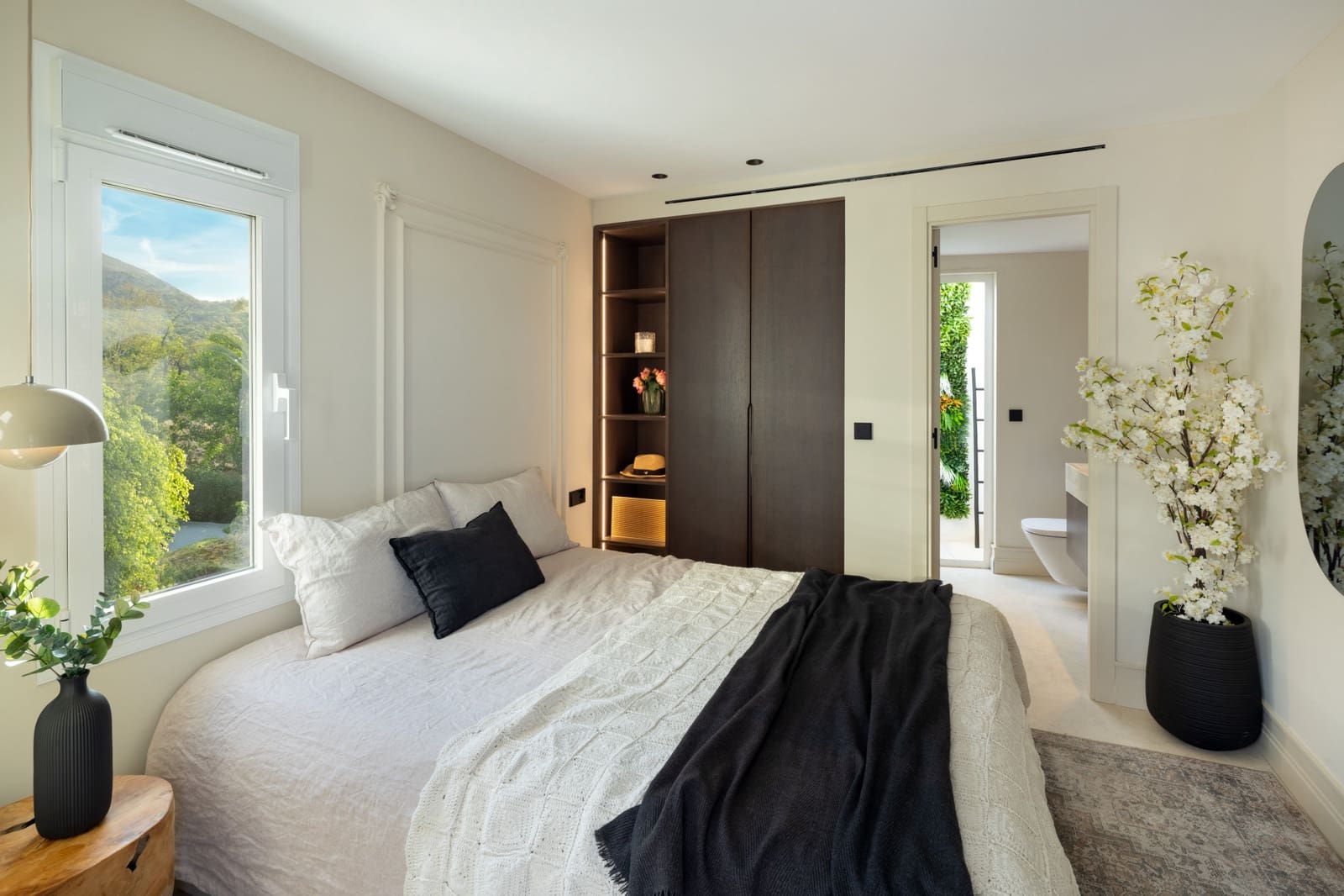 4 bedroom Penthouse for sale in Marbella with pool garage - € 2,995,000 (Ref: 9481949)