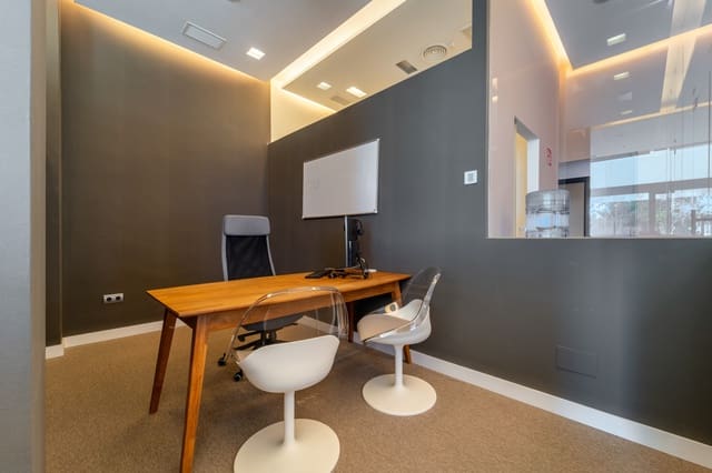 Kontor til leje i Playa Bajadilla - Puertos, Marbella - € 4.400 (Ref: 9487138)