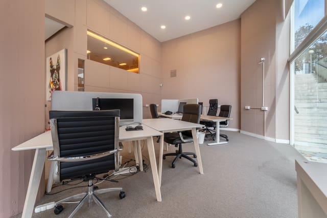 Kontor til leje i Playa Bajadilla - Puertos, Marbella - € 4.400 (Ref: 9487138)