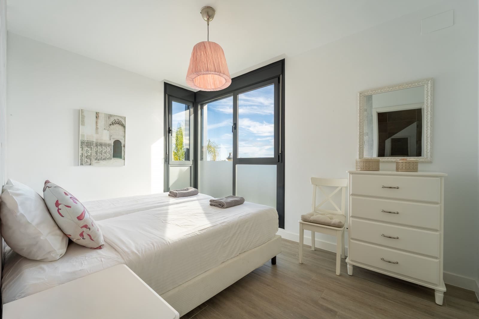 4 bedroom Villa for sale in Marbella with pool garage - € 1,595,000 (Ref: 9494351)