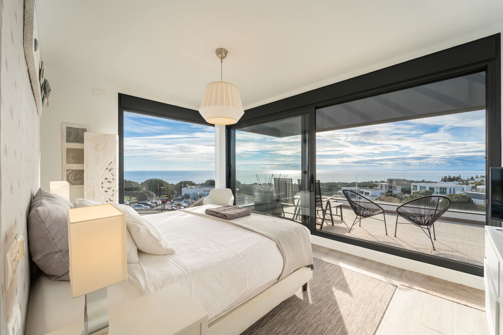 4 bedroom Villa for sale in Marbella with pool garage - € 1,595,000 (Ref: 9494351)