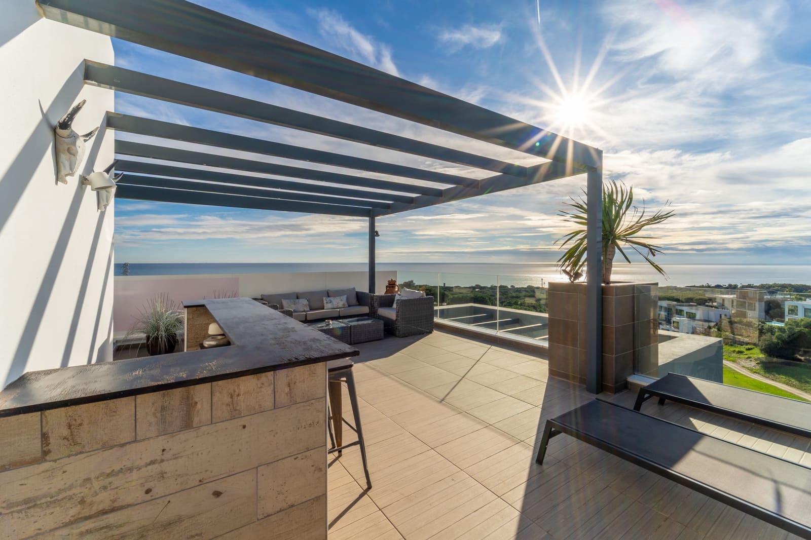 4 bedroom Villa for sale in Marbella with pool garage - € 1,595,000 (Ref: 9494351)