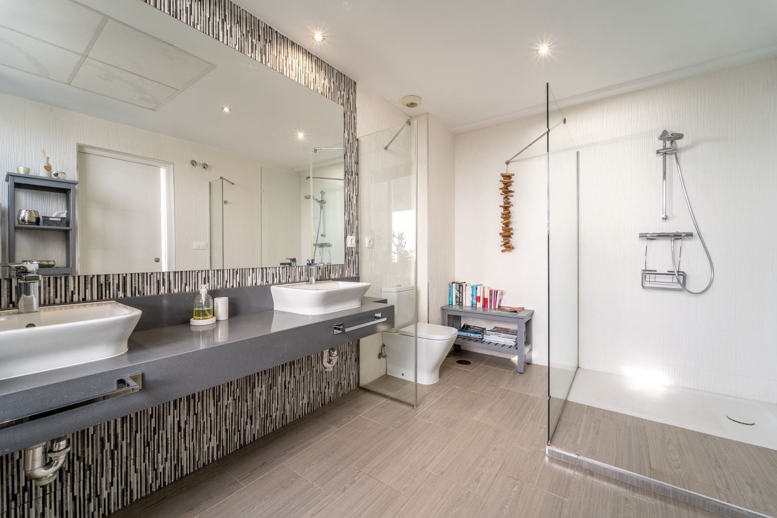 4 bedroom Villa for sale in Marbella with pool garage - € 1,595,000 (Ref: 9494351)