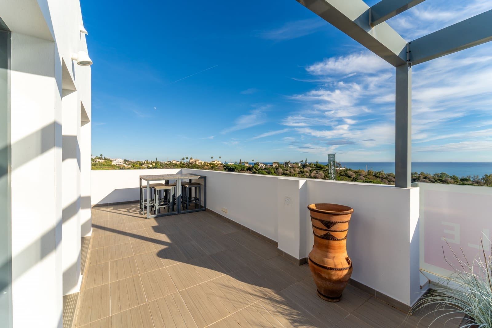 4 bedroom Villa for sale in Marbella with pool garage - € 1,595,000 (Ref: 9494351)