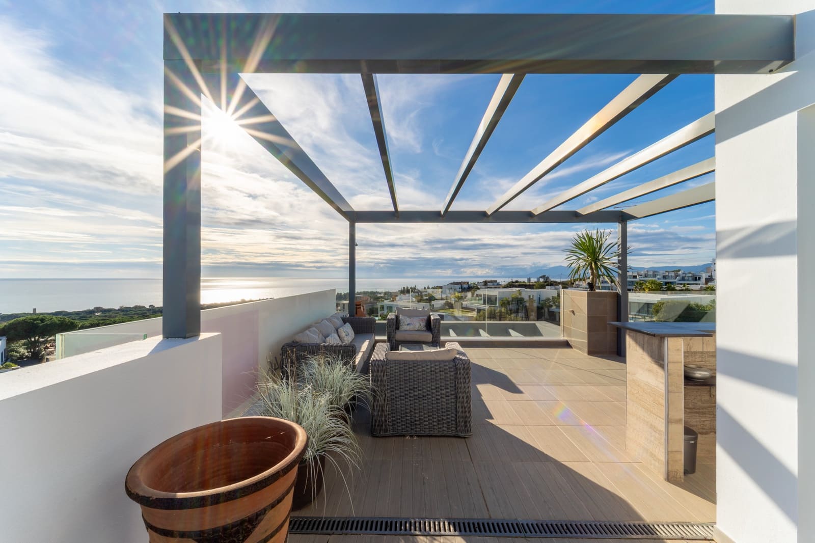 4 bedroom Villa for sale in Marbella with pool garage - € 1,595,000 (Ref: 9494351)