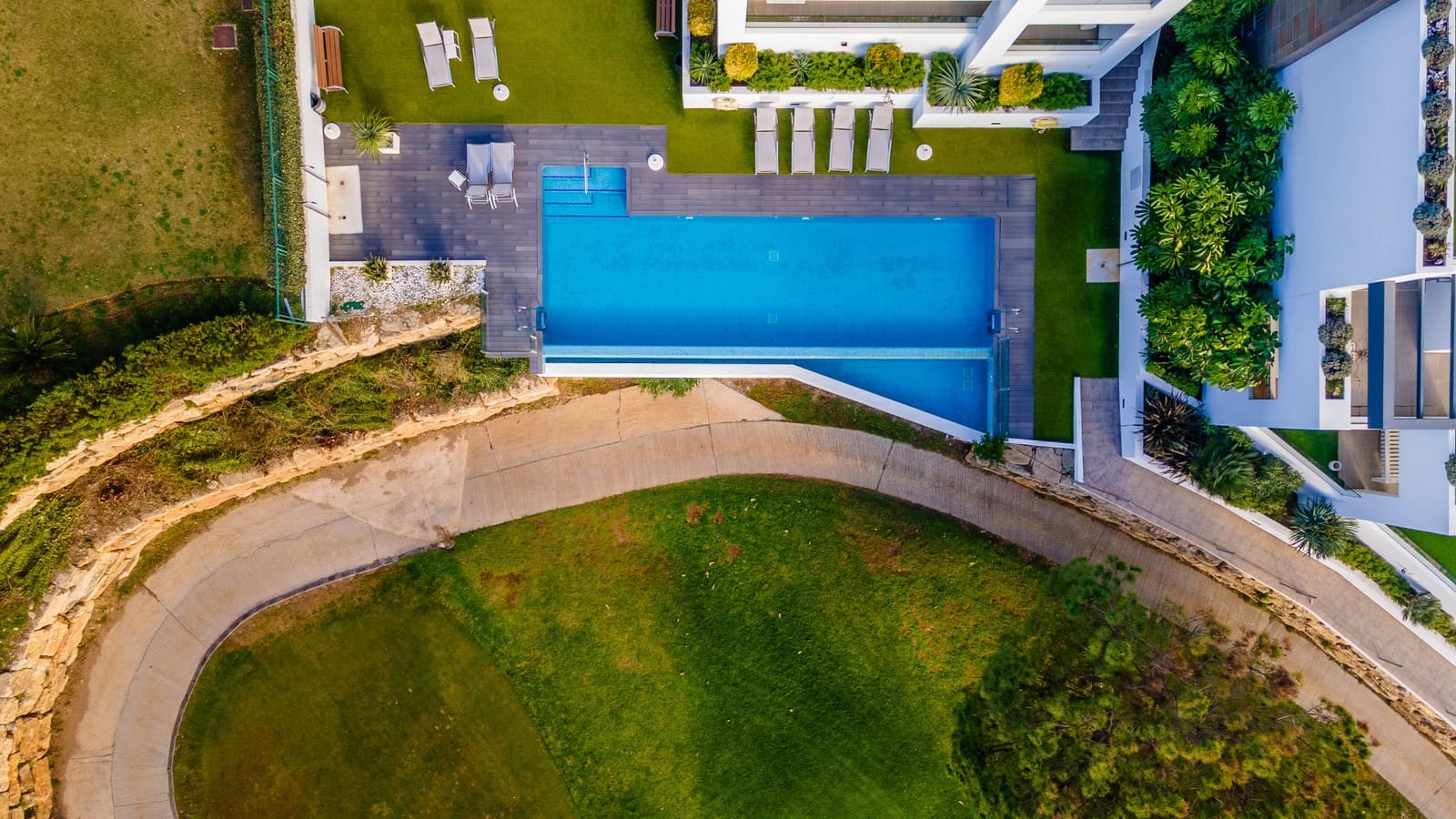 4 bedroom Villa for sale in Marbella with pool garage - € 1,595,000 (Ref: 9494351)