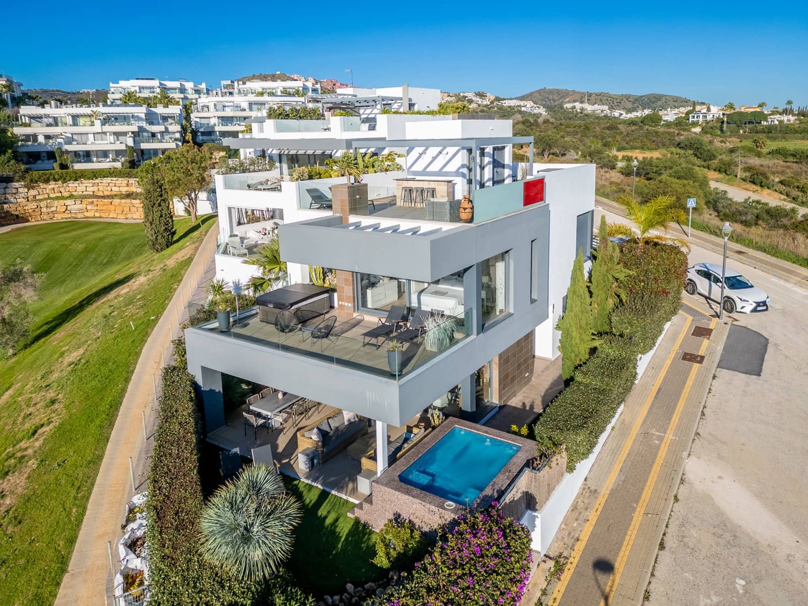 4 sypialnia Willa na sprzedaż w Marbella z basenem garażem - 1 595 000 € (Ref: 9494351)