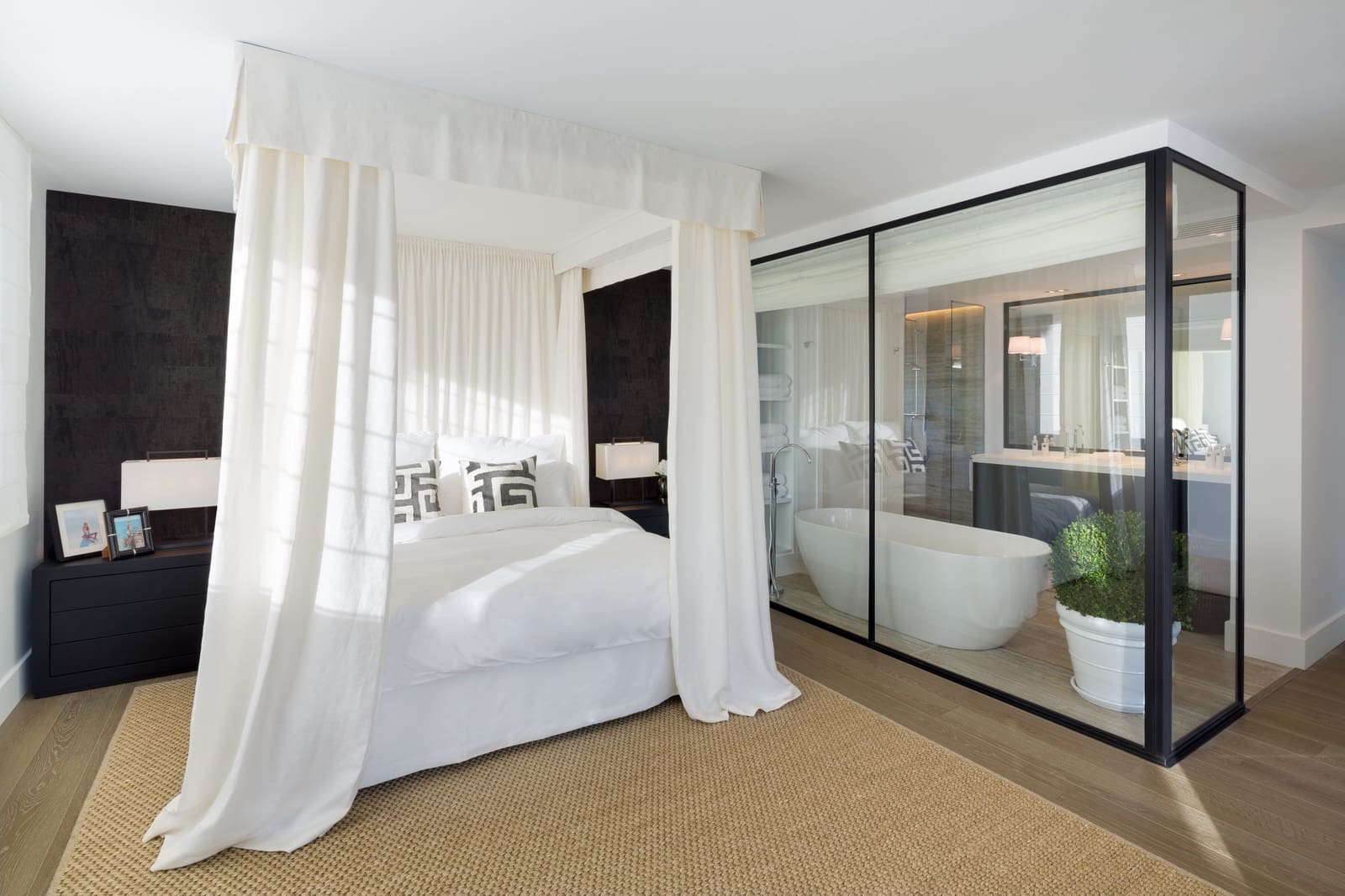 5 bedroom Villa for sale in Nueva Andalucia with pool garage - € 4,495,000 (Ref: 9496996)