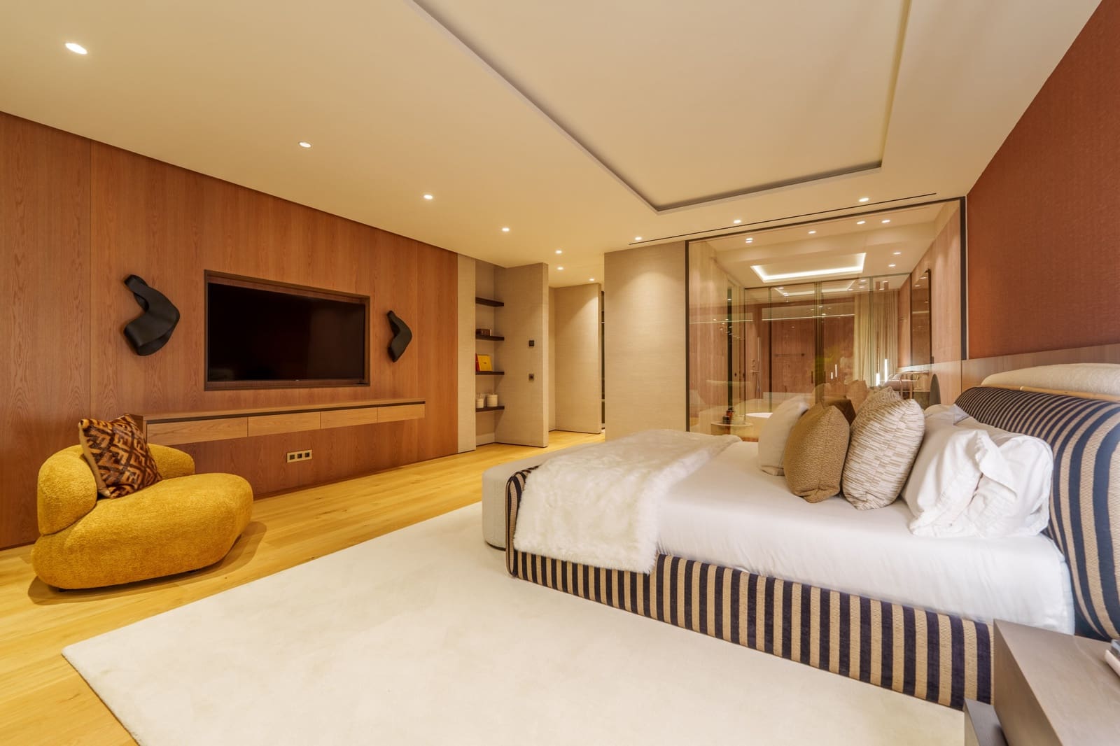 4 bedroom Villa for sale in Golden Mile with pool garage - € 11,900,000 (Ref: 9496999)