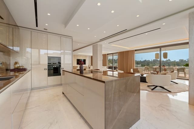 Ático de 4 habitaciones en Golden Mile, Marbella en venta con piscina garaje - 11.400.000 € (Ref: 9496999)