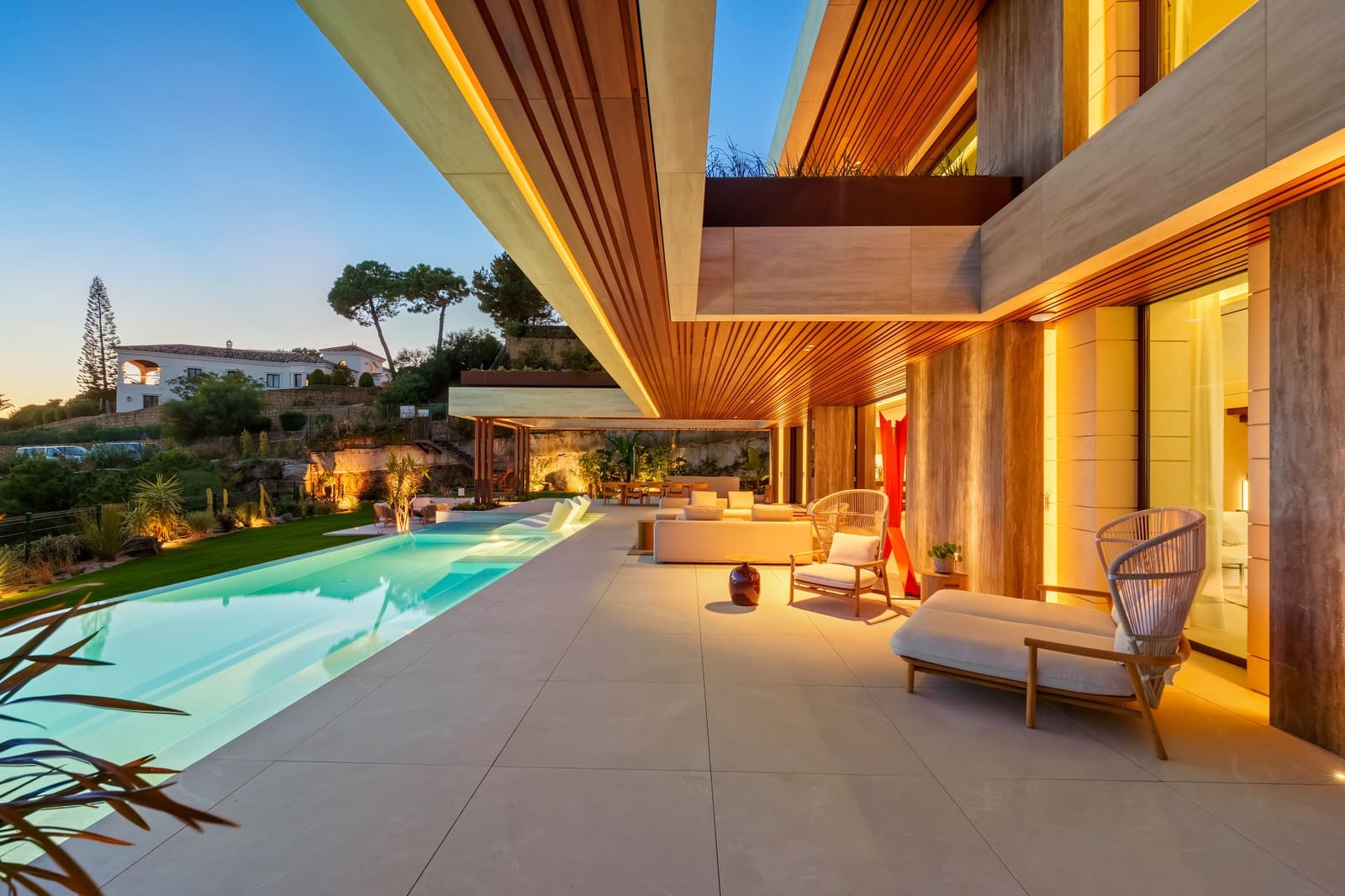 6 bedroom Villa for sale in Benahavis with pool garage - € 8,450,000 (Ref: 9502095)