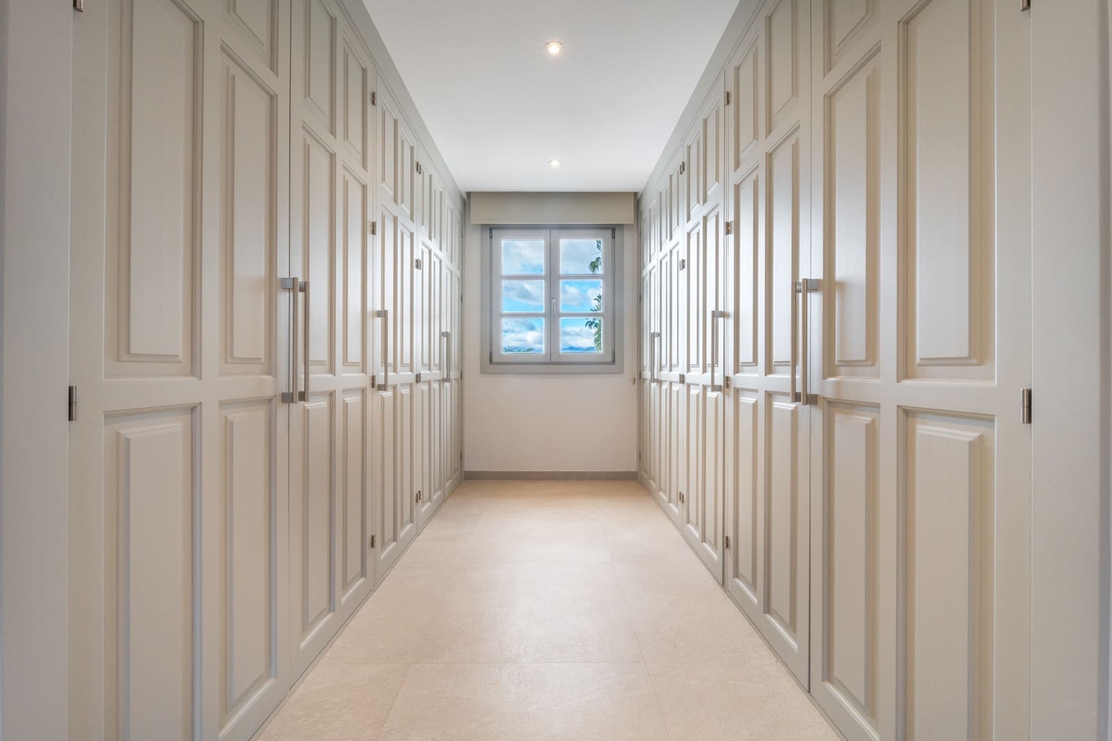 6 bedroom Villa for sale in Marbella with pool garage - € 4,500,000 (Ref: 9513303)