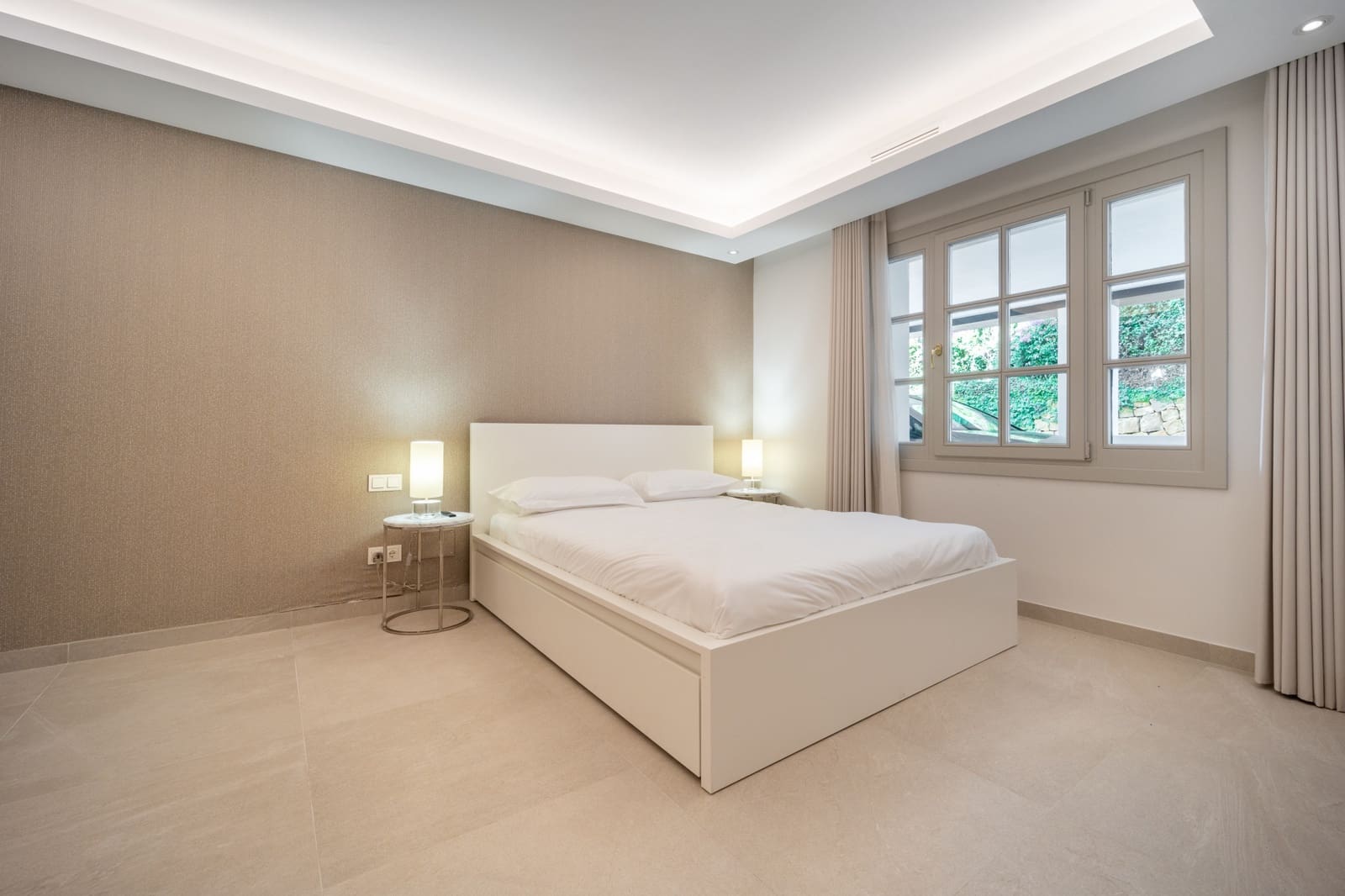 6 bedroom Villa for sale in Marbella with pool garage - € 4,500,000 (Ref: 9513303)