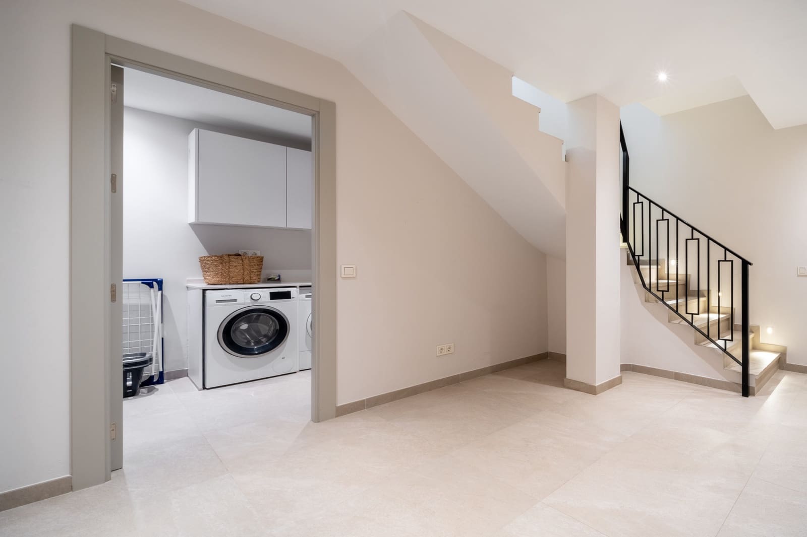 6 bedroom Villa for sale in Marbella with pool garage - € 4,500,000 (Ref: 9513303)