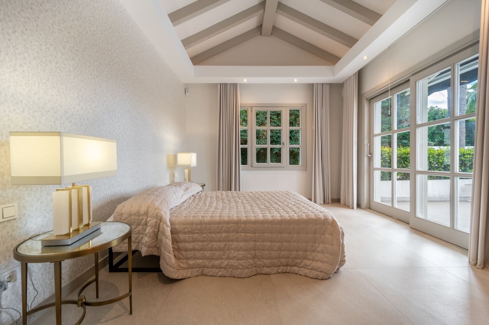 6 bedroom Villa for sale in Marbella with pool garage - € 4,500,000 (Ref: 9513303)