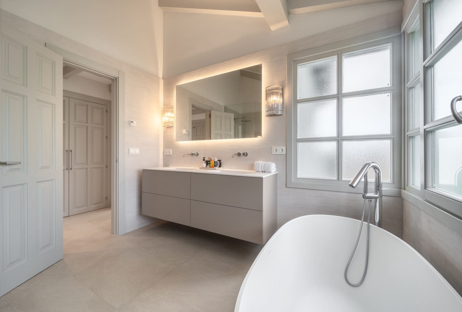 6 bedroom Villa for sale in Marbella with pool garage - € 4,500,000 (Ref: 9513303)