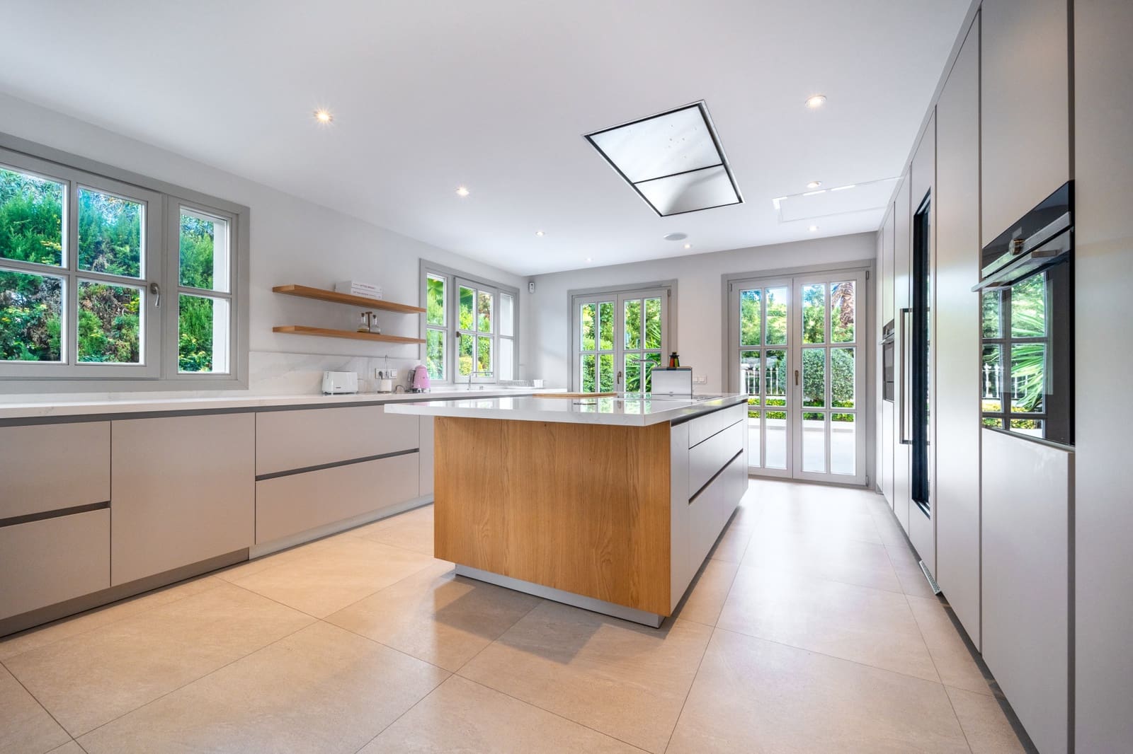 6 bedroom Villa for sale in Marbella with pool garage - € 4,500,000 (Ref: 9513303)