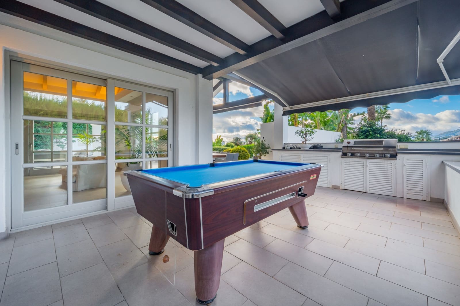 6 bedroom Villa for sale in Marbella with pool garage - € 4,500,000 (Ref: 9513303)