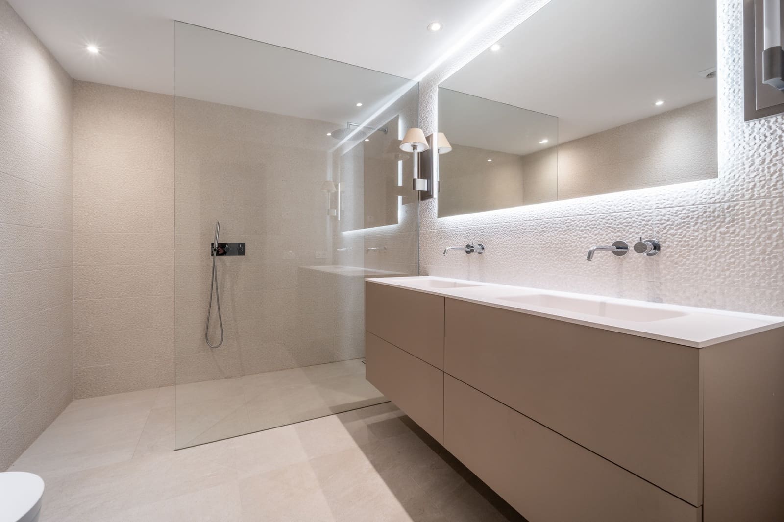 6 bedroom Villa for sale in Marbella with pool garage - € 4,500,000 (Ref: 9513303)