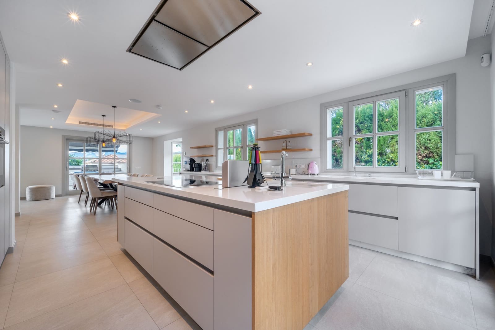 6 bedroom Villa for sale in Marbella with pool garage - € 4,500,000 (Ref: 9513303)