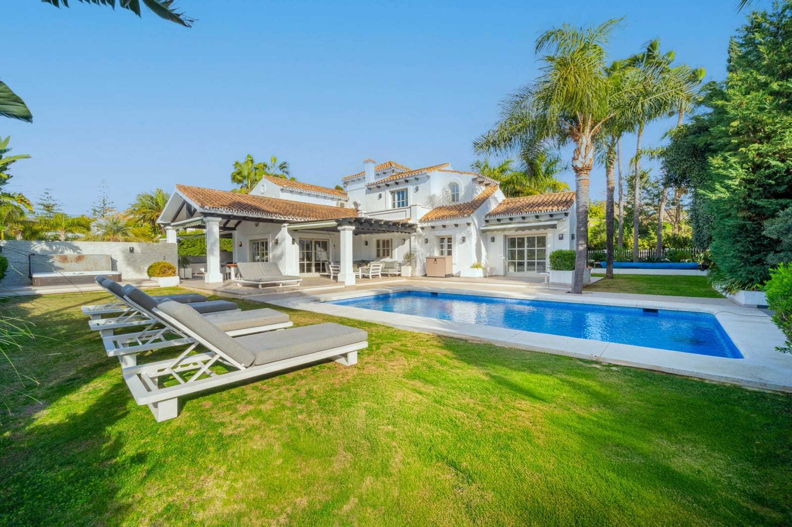 6 bedroom Villa for sale in Marbella with pool garage - € 4,500,000 (Ref: 9513303)