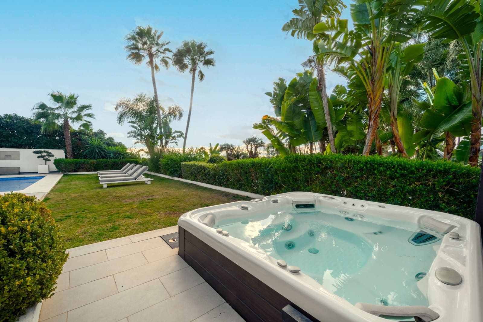 6 bedroom Villa for sale in Marbella with pool garage - € 4,500,000 (Ref: 9513303)