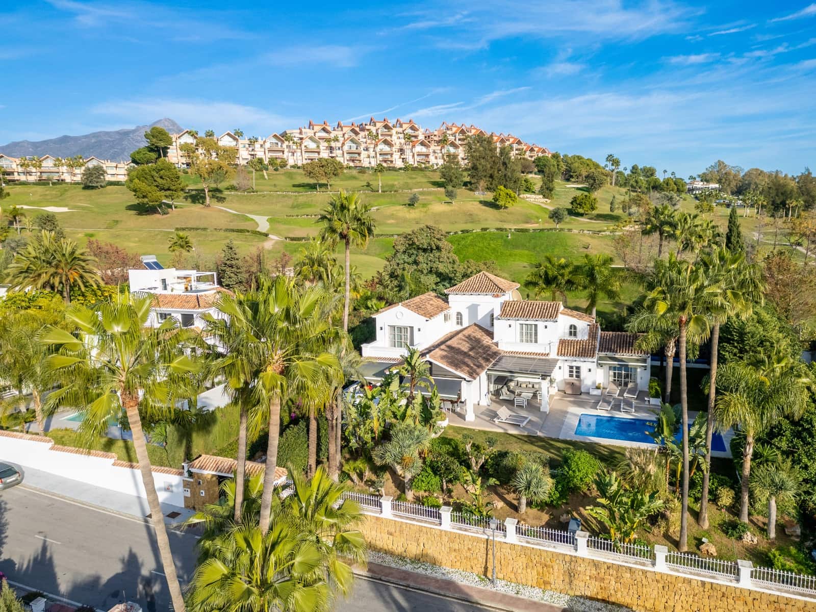 6 bedroom Villa for sale in Marbella with pool garage - € 4,500,000 (Ref: 9513303)