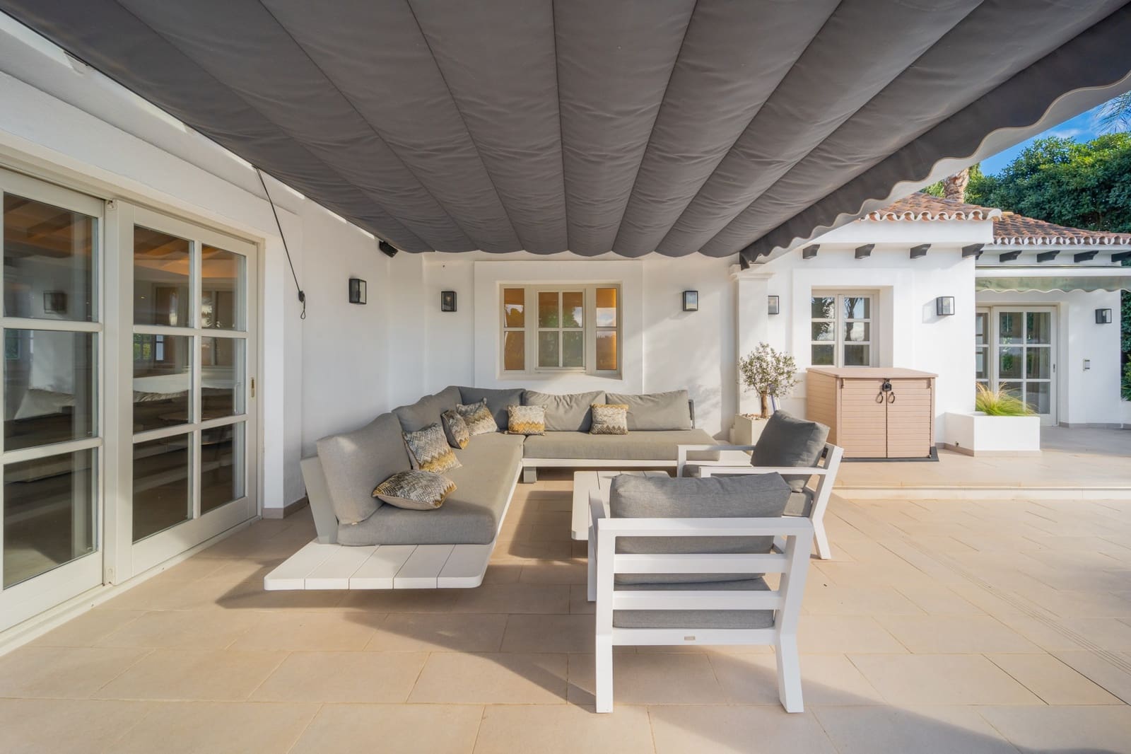 6 bedroom Villa for sale in Marbella with pool garage - € 3,950,000 (Ref: 9513303)