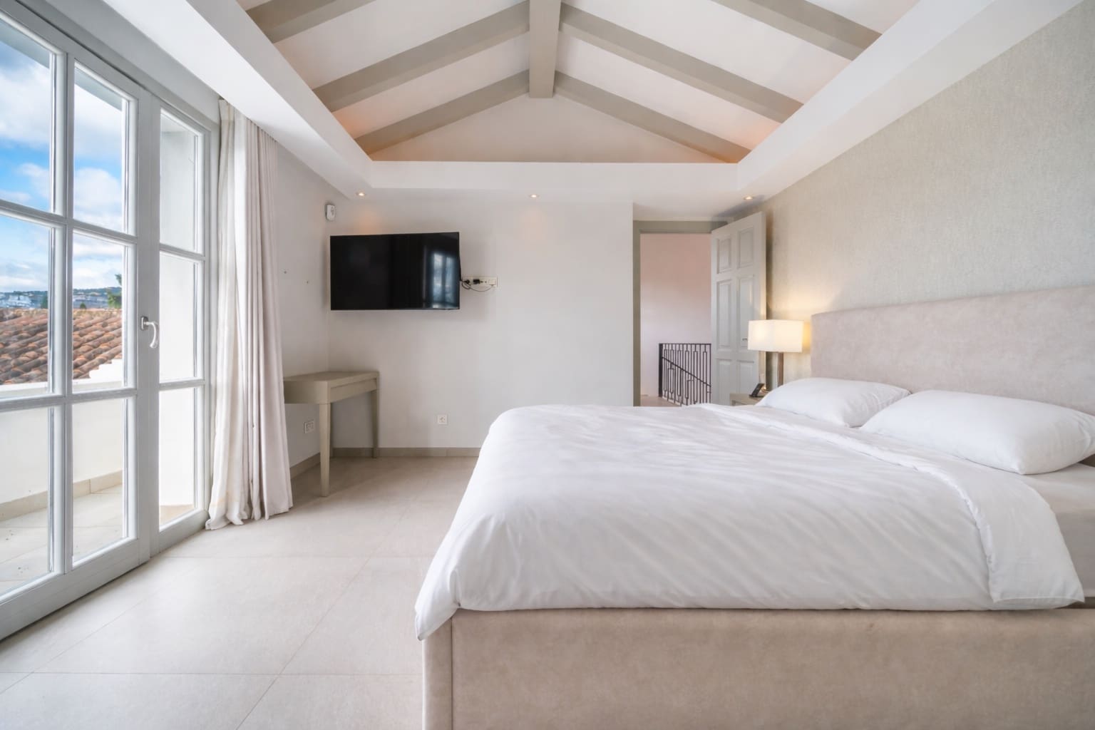 6 bedroom Villa for sale in Marbella with pool garage - € 3,950,000 (Ref: 9513303)