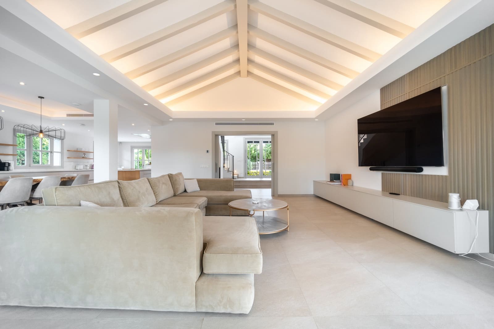 6 bedroom Villa for sale in Marbella with pool garage - € 3,950,000 (Ref: 9513303)