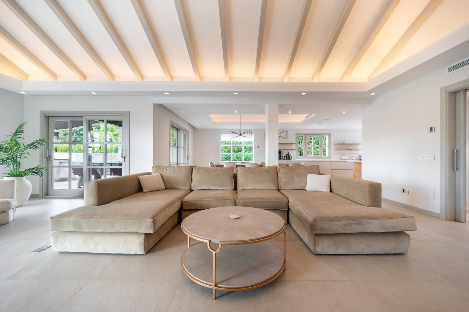 6 bedroom Villa for sale in Marbella with pool garage - € 3,950,000 (Ref: 9513303)