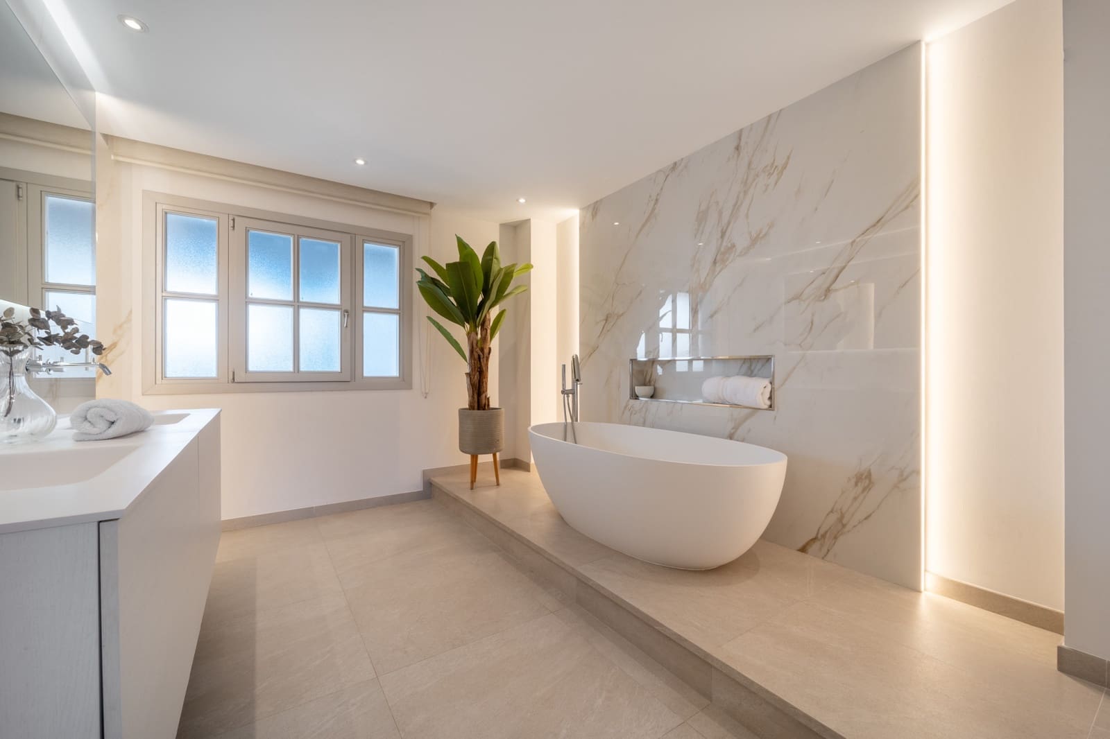6 bedroom Villa for sale in Marbella with pool garage - € 3,950,000 (Ref: 9513303)
