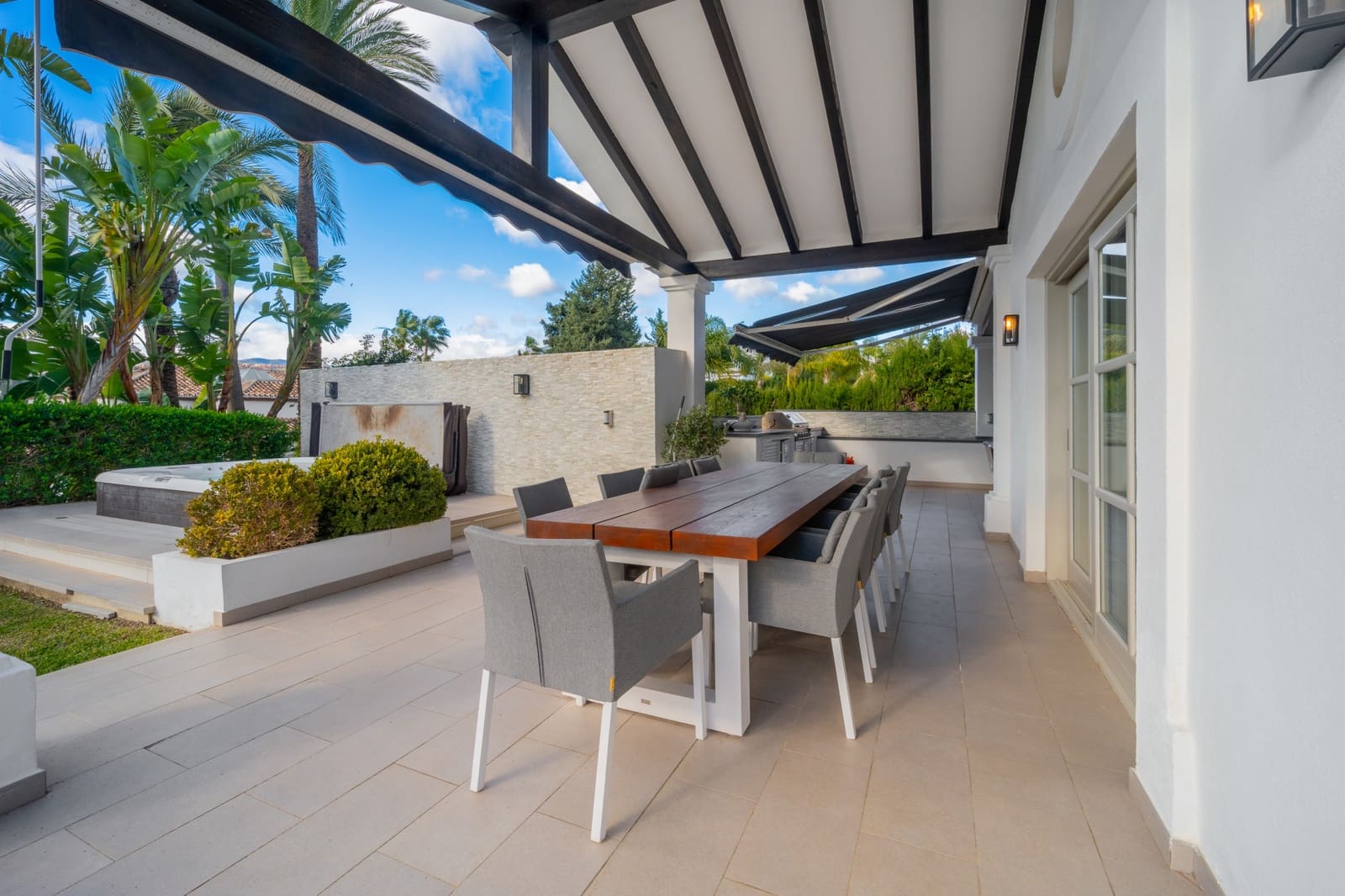 6 bedroom Villa for sale in Marbella with pool garage - € 3,950,000 (Ref: 9513303)