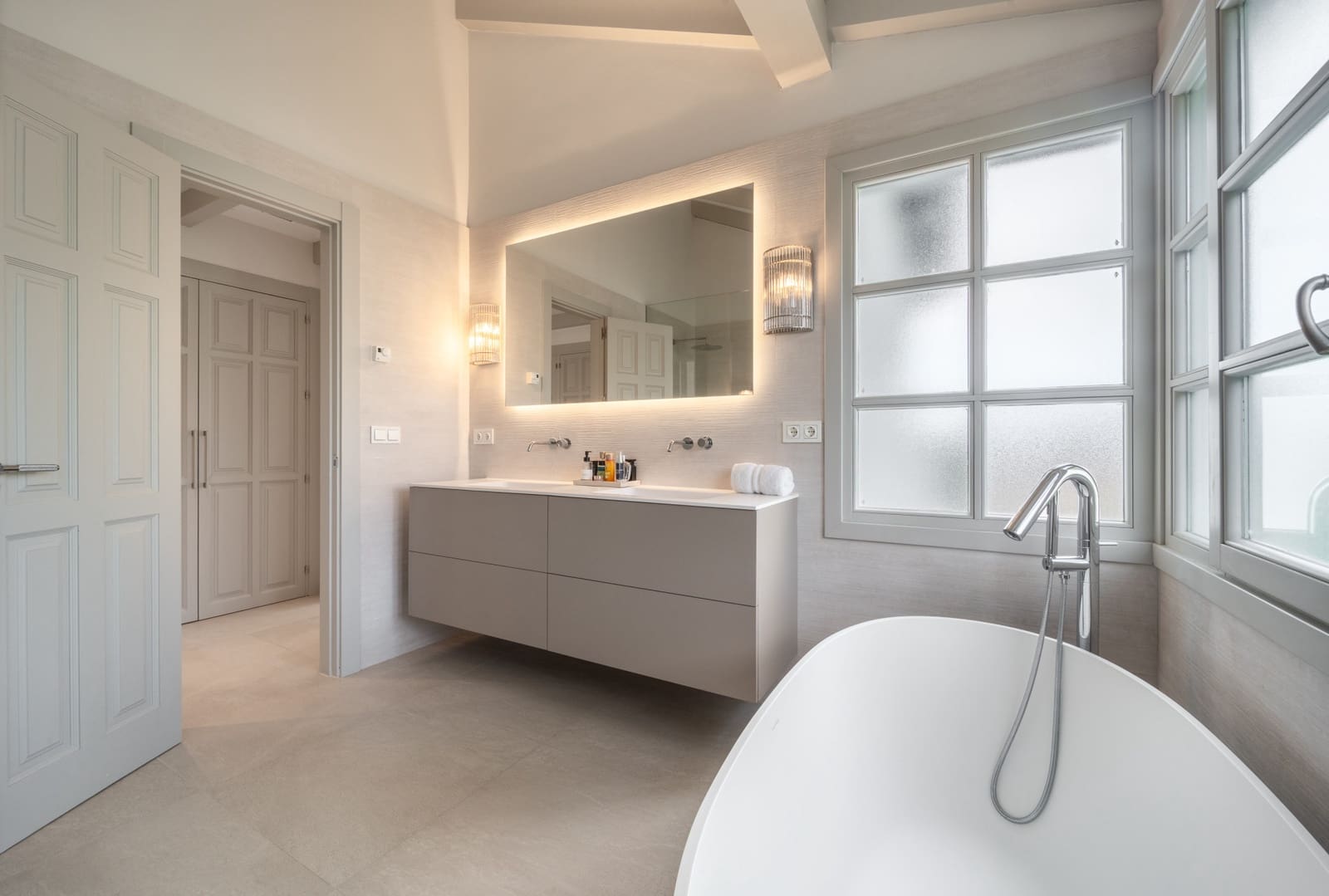 6 bedroom Villa for sale in Marbella with pool garage - € 3,950,000 (Ref: 9513303)