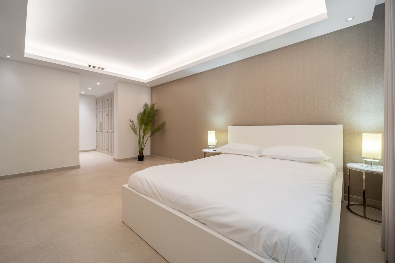 6 bedroom Villa for sale in Marbella with pool garage - € 3,950,000 (Ref: 9513303)