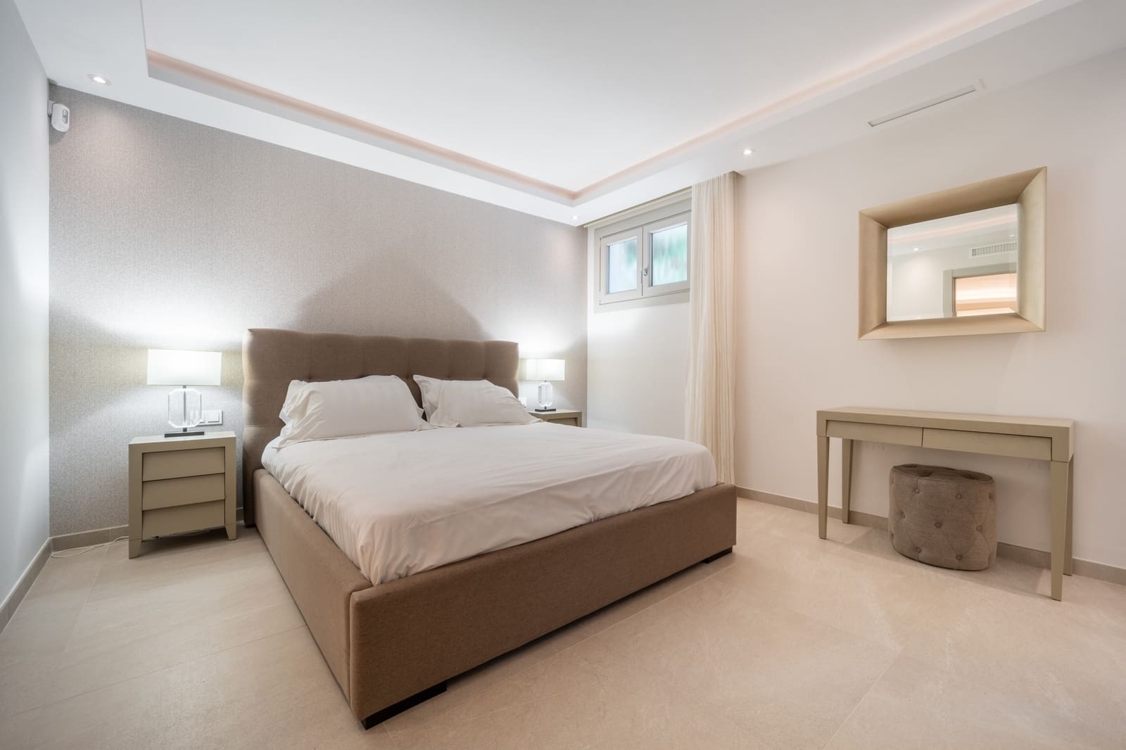 6 bedroom Villa for sale in Marbella with pool garage - € 3,950,000 (Ref: 9513303)
