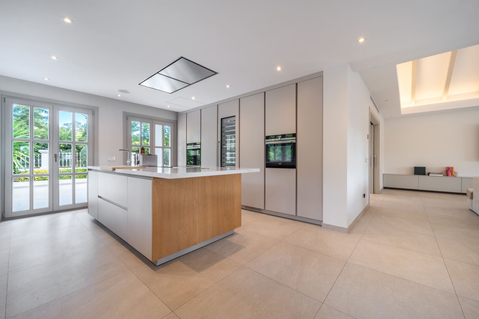 6 bedroom Villa for sale in Marbella with pool garage - € 3,950,000 (Ref: 9513303)