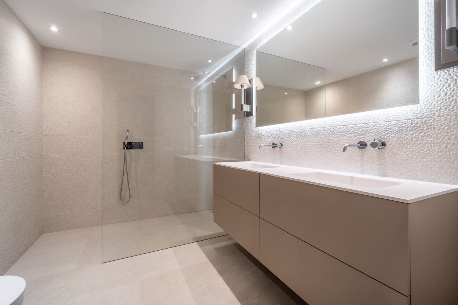 6 bedroom Villa for sale in Marbella with pool garage - € 3,950,000 (Ref: 9513303)