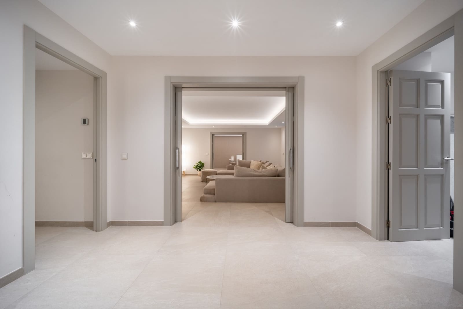 6 bedroom Villa for sale in Marbella with pool garage - € 3,950,000 (Ref: 9513303)