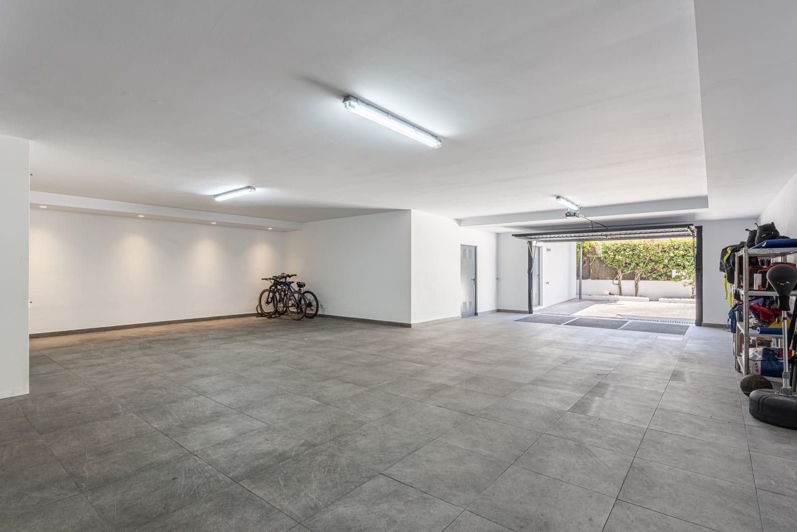 4 slaapkamer Villa te koop in Marbella met zwembad garage - € 3.995.000 (Ref: 9533470)