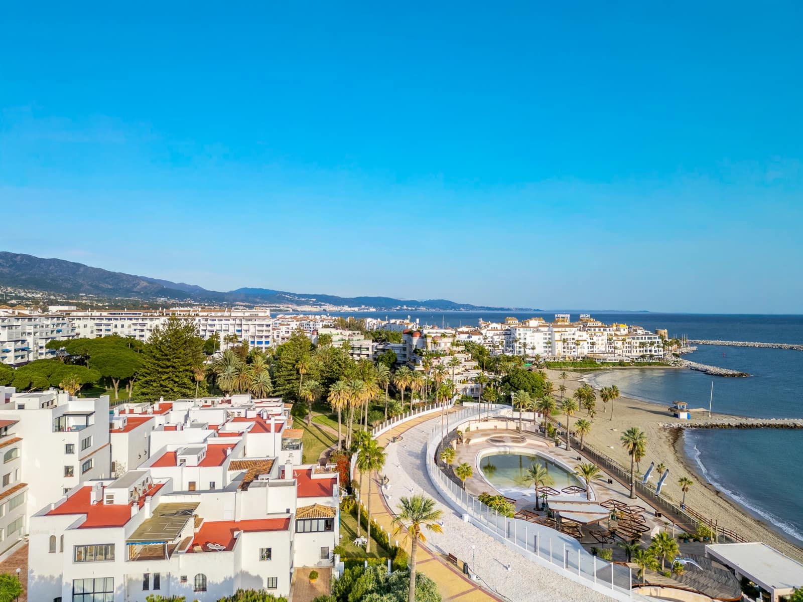 2 bedroom Apartment for sale in Marbella with pool garage - € 1,100,000 (Ref: 9540956)