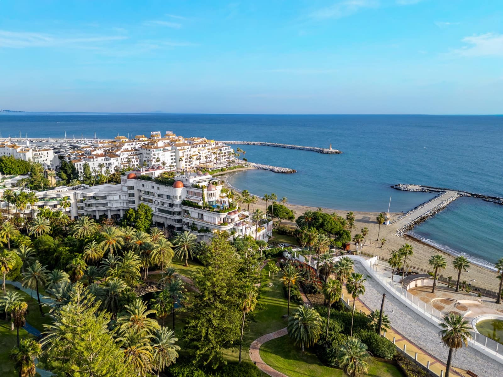 2 bedroom Apartment for sale in Marbella with pool garage - € 1,100,000 (Ref: 9540956)