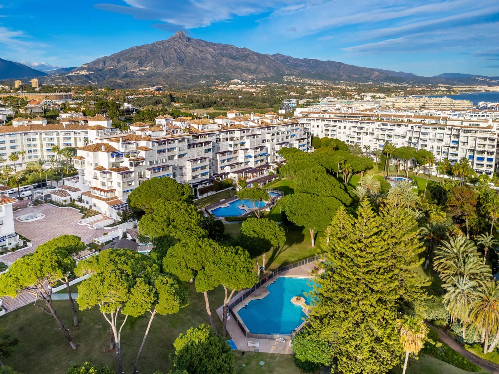 2 bedroom Apartment for sale in Marbella with pool garage - € 1,100,000 (Ref: 9540956)