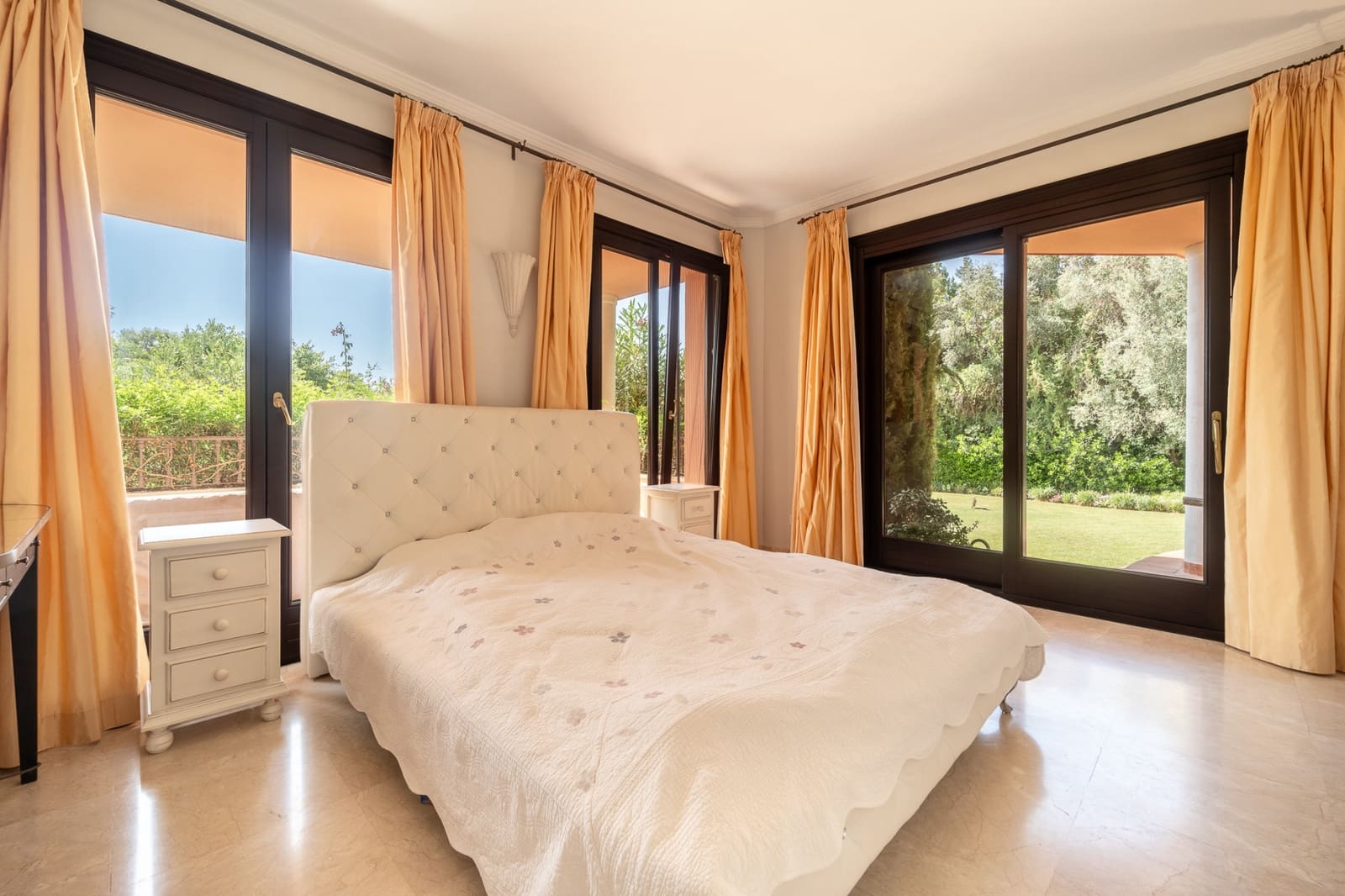4 bedroom Villa for sale in Marbella with pool garage - € 4,900,000 (Ref: 9540957)
